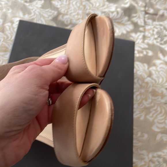 Vince Camuto- size 8.5 - Picture 11 of 11